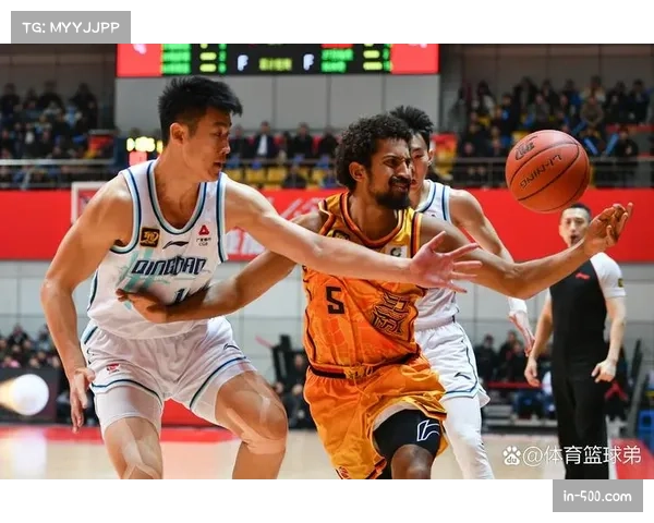 青岛队失去杨瀚森内线 韦瑟斯庞承担更多进攻组织责任 青岛队失去杨瀚森内线 韦瑟斯庞承担更多进攻组织责任